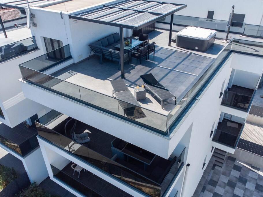 Penthouse Mario